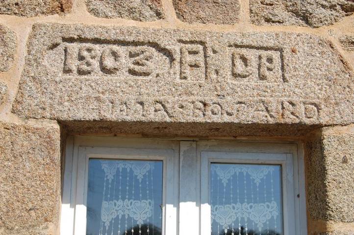 Location de vacances pour 2 personnes, avec vue et jardin, adapté aux familles dans Maen-Roch - 3