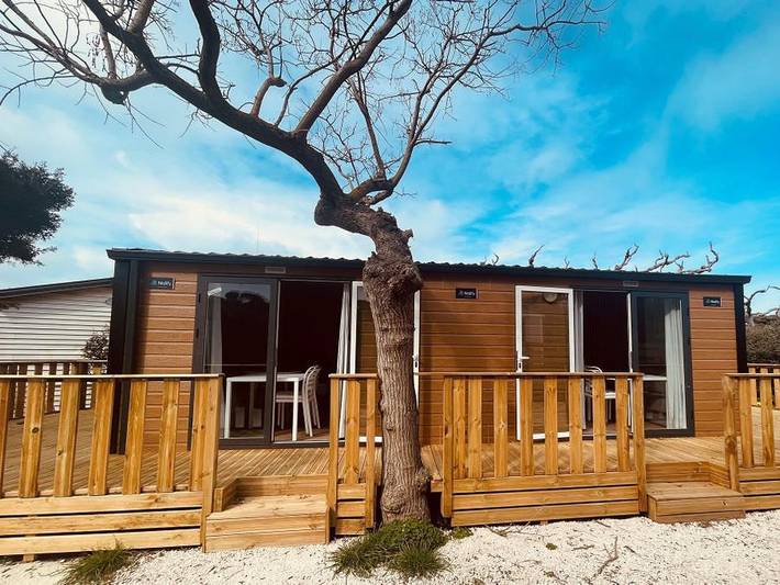 Mobil home pour 2 personnes, avec bassin pour enfant - 1