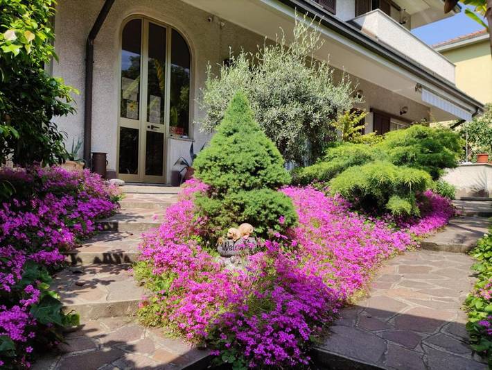 Appartamento per 4 persone, con Balcone e Terrazza nonché Giardino e Panorama a Rho