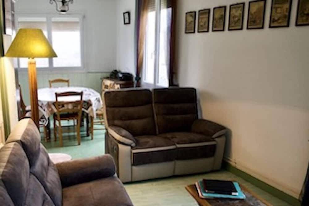 Schönes Haus mit außergewöhnlichem Blick auf die Puys und das Tal der Dordogne. in Murat-le-Quaire, Regionaler Naturpark Volcans d'Auvergne