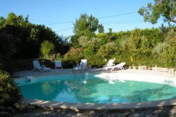 Location de vacances pour 7 personnes, avec jardin ainsi que piscine et terrasse, animaux acceptés à Saint-Michel-l'Observatoire