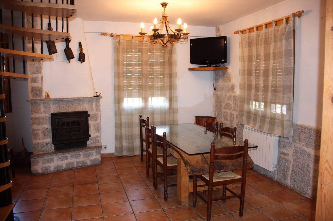 „El Mirador De La Reina“ mit Bergblick, privater Terrasse und Klimaanlage in El Tiemblo, Ávila und Umgebung