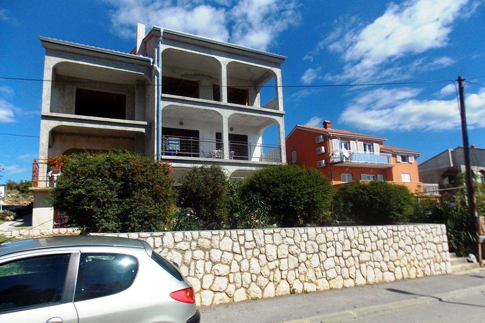 Ganze Wohnung, 2-Zimmer-Ferienwohnung mit Terrasse Novi Vinodolski A-5600-a in Plaža Bribirska obala, Novi Vinodolski