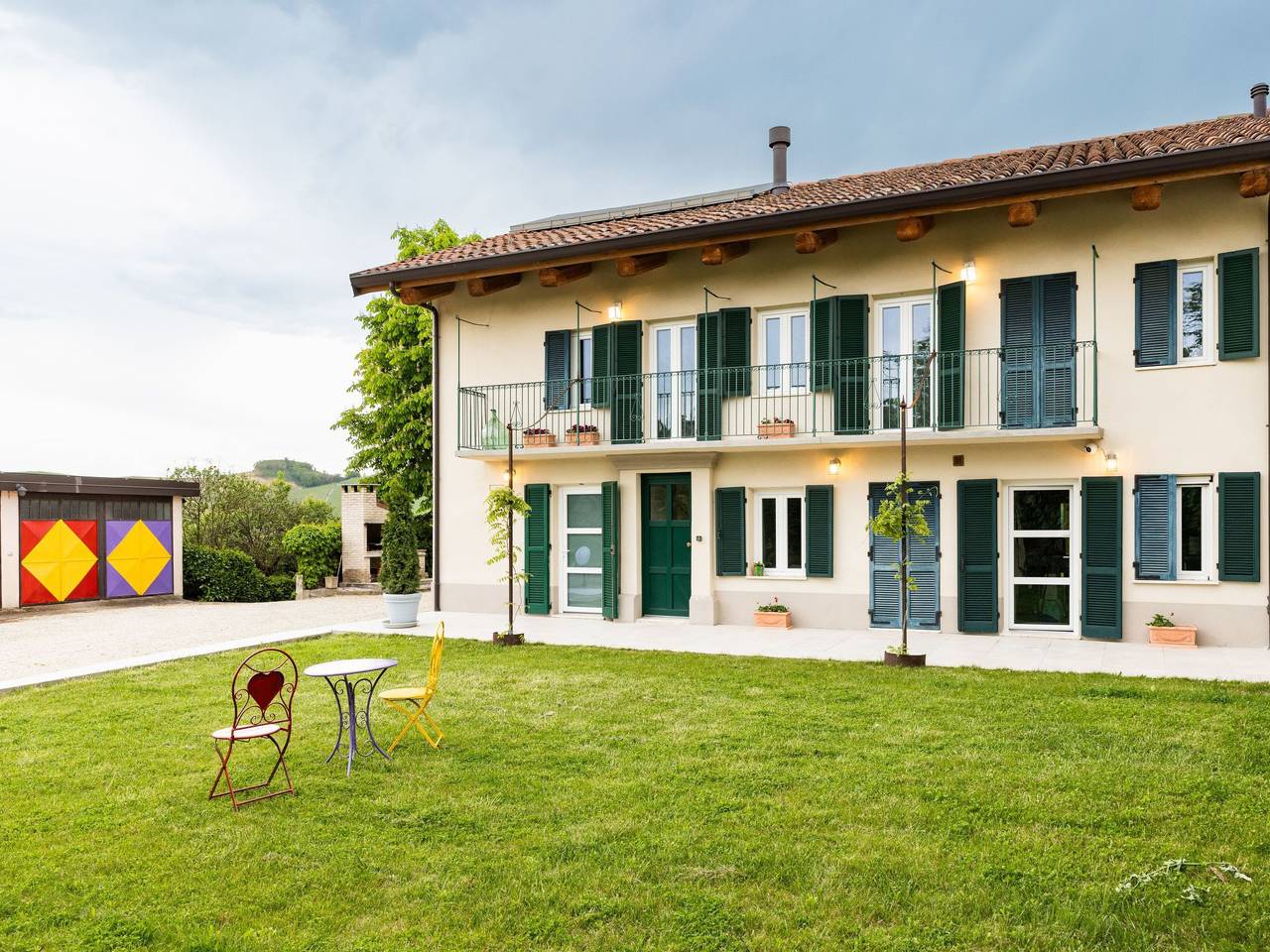 Mit privatem Pool, Ac und Weinkeller in Canale, Provincia di Cuneo