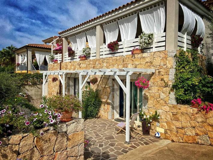 B&b per 2 persone, con panorama e terrazza nonché giardino in Budoni