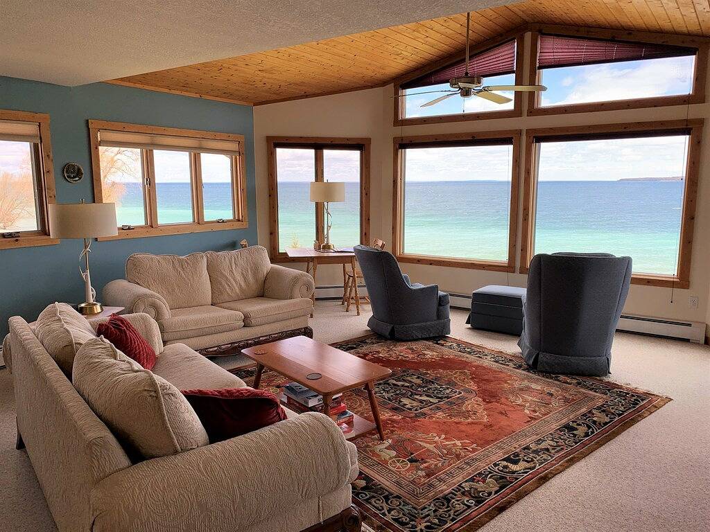 Lake Huron Oasis in der U. P in St. Ignace, Mackinac County