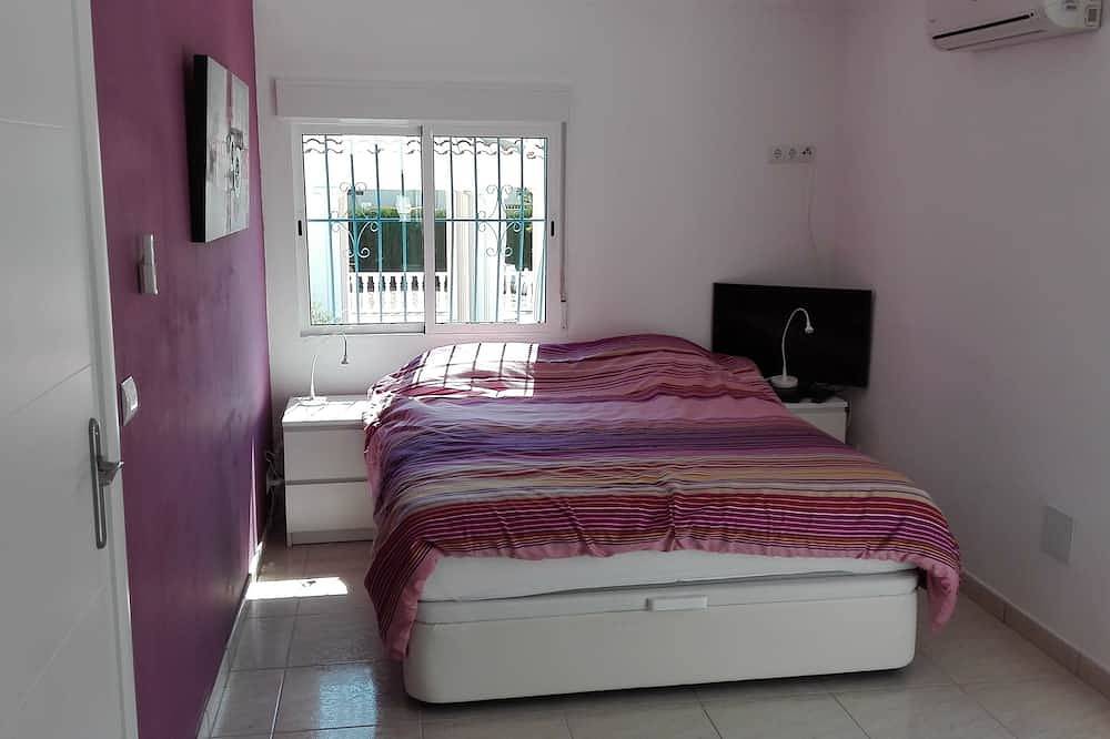 Beautiful villa with large outdoor kitchen for max. 10 people, swimming pool, air conditioning and wifi in Ciudad Quesada, Rojales