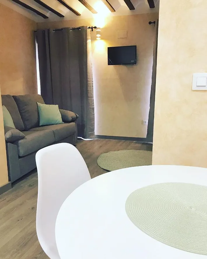 Ferienwohnung für 2 Personen, mit Balkon und Ausblick - 1