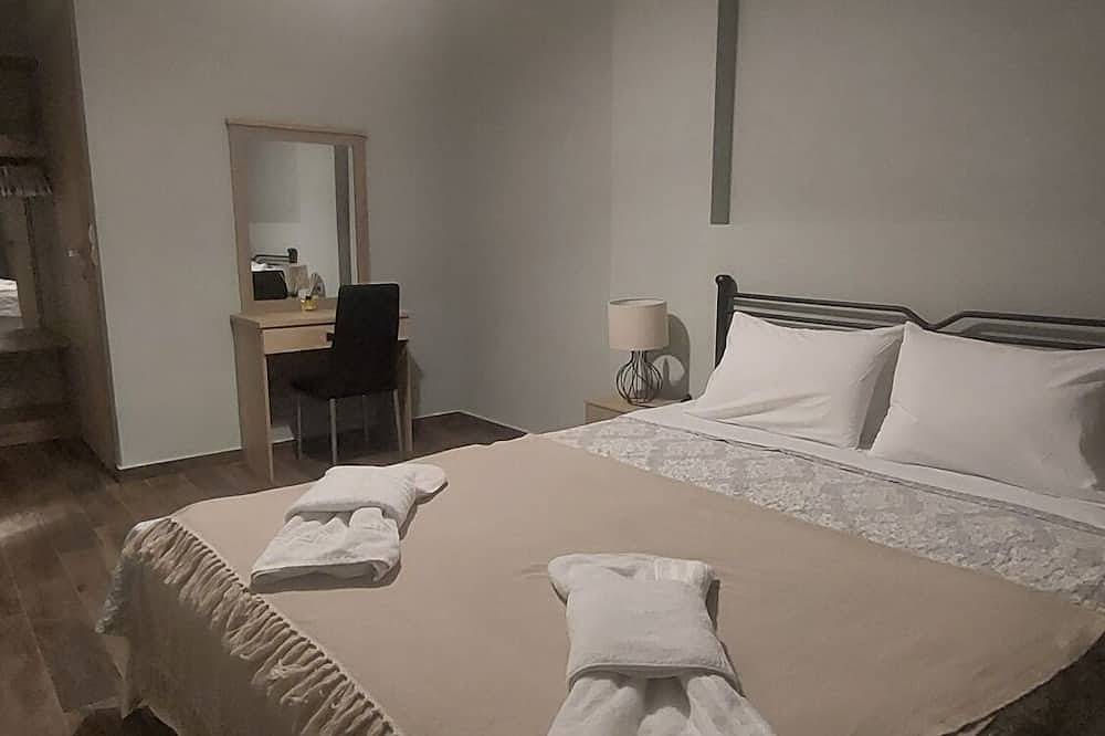 Ganze Wohnung,  Omega Rooms Anaxos family run apartments with pool just 400m to the beach in Petra (Griechenland), Lesbos