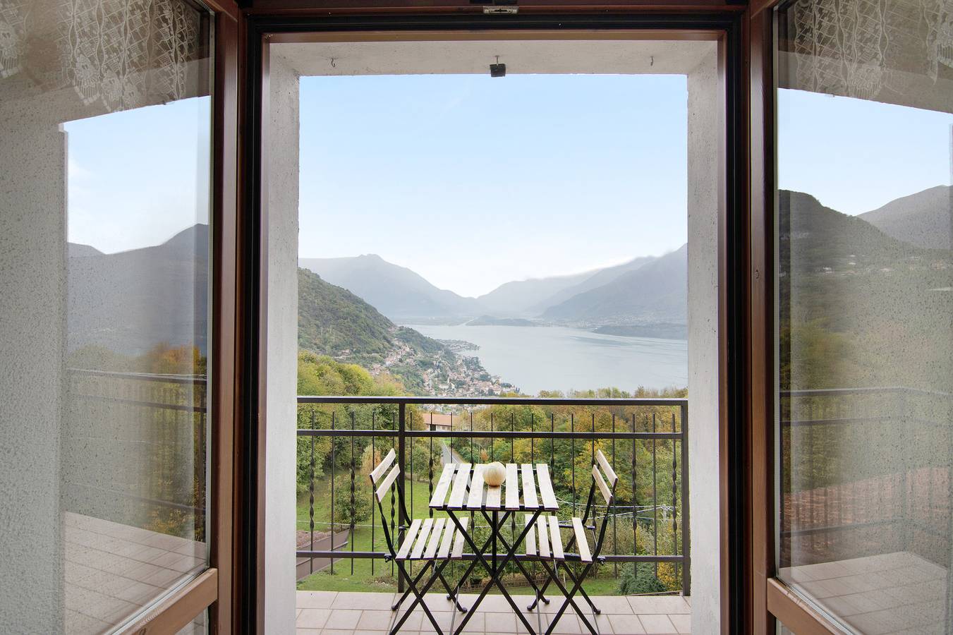 Appartamento intero, Appartamento "Chalet Brenzio" con vista lago, idromassaggio in comune e Wi-Fi in Brenzio, Gravedona ed Uniti