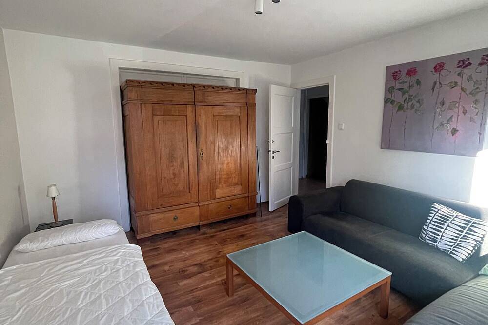 Großzügiges Ferienhaus für Gruppen & Familien. \njetzt Verfügbarkeit prüfen. in Rahlstedt Hamburg, Hamburg