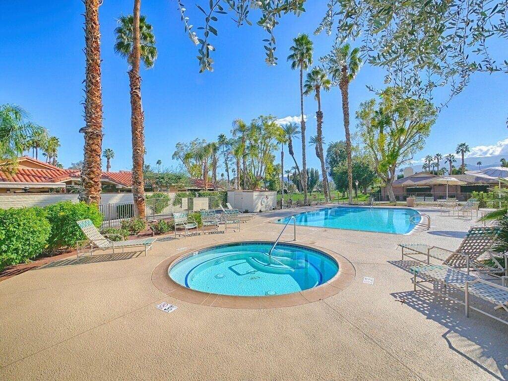 ★Luxury 2 Bdrm + 2 Bdrm - within Monterey Country Club - Pool/Hot-tub Patio Bbq★ in Palm Desert, Coachella Valley
