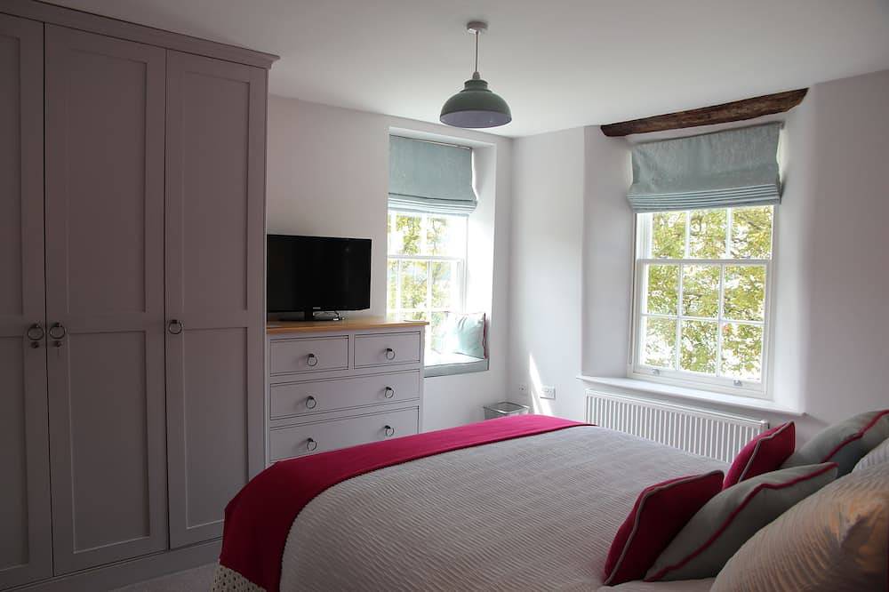 Morocco House, amazing views river Dart sleeps 6 amenities close, ferry, train in Kingswear, Devon