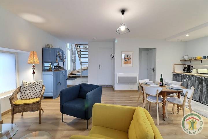 Gîte pour 4 personnes, avec jardin et piscine ainsi que terrasse et vue - 1