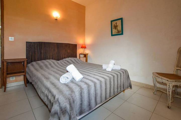 Gîte pour 4 personnes, avec balcon ainsi que piscine et jacuzzi à Carcheto-Brustico - 2