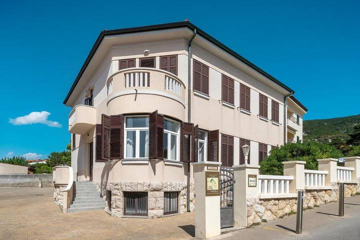 BnB für 2 Personen, mit Terrasse und Garten sowie Ausblick auf Krk