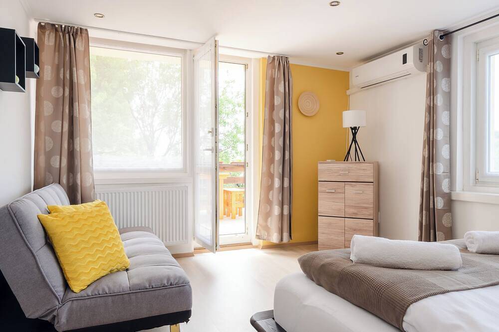 Ganze Wohnung, Sunny holiday home with Pool/Bbq area/Ac/Parking Casa Montana Country Apartment in Balatonalmadi, Plattensee nordufer