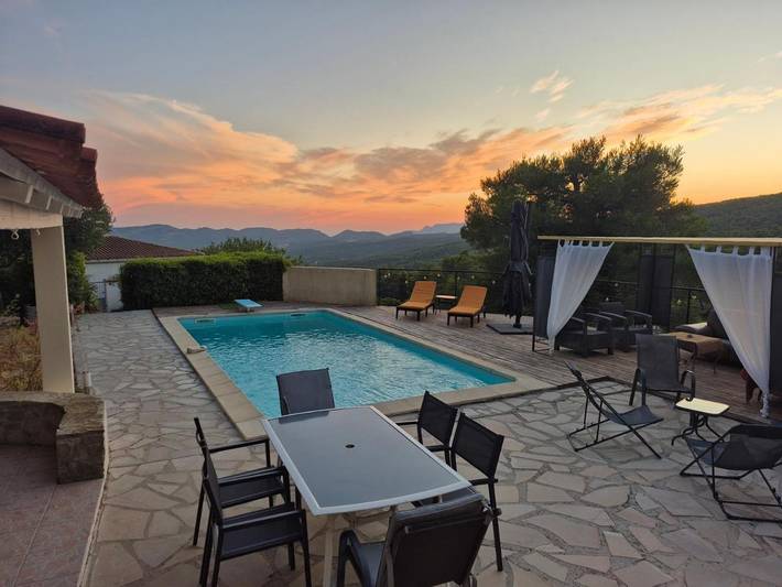 Casa de vacaciones para 8 personas, con piscina además de terraza y vistas - 1