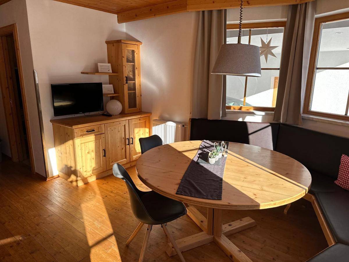 Geheel appartement, Apartment with Mountain View in Lechtal Alps, Berwang