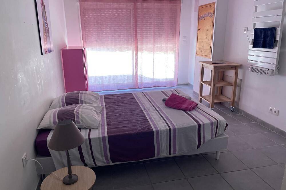 Country house surrounded by lavender fields and vineyards in Grignan, Nyons und Umgebung