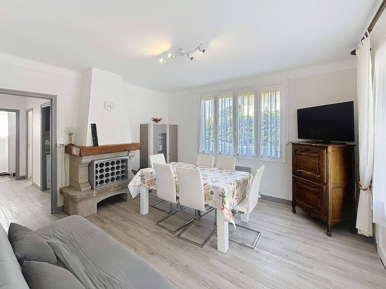Gemütliches Ferienhaus mit Garten, 150m zum Strand, 2 Sz, Terrasse, nahe Jullouville Geschäfte in Jullouville, Côte de la Déroute