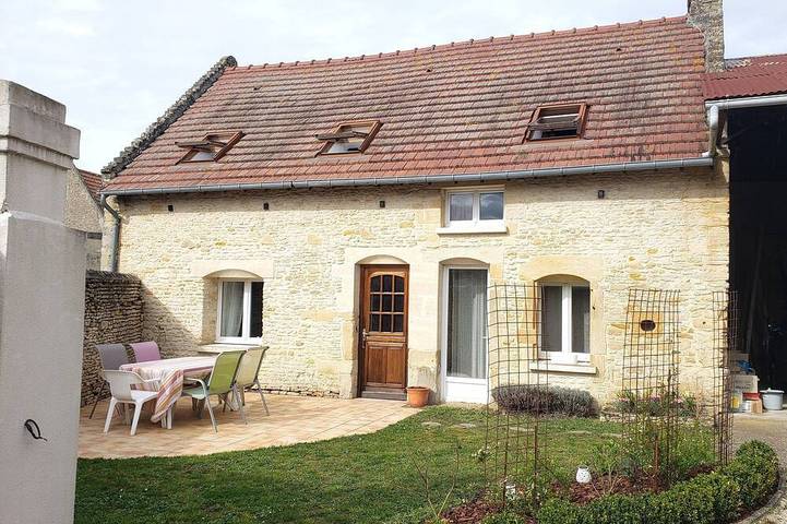 Location de vacances pour 5 personnes, avec jardin et terrasse à Hérouvillette