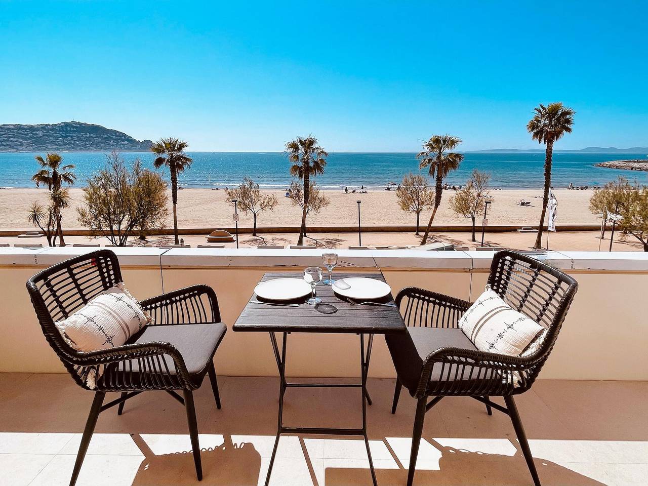 Ganzes Studio, ¡Encantador apartamento en alquiler en Roses, Costa Brava! A 0 metros de la playa. Disfruta de la piscina comunitaria y las vistas al mar. in Santa Margarida, Roses