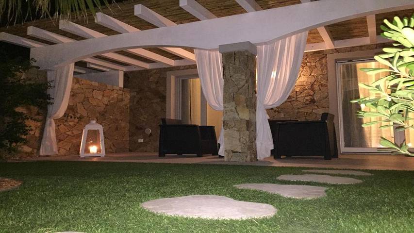 Gîte pour 6 personnes, avec vue ainsi que jardin et piscine, adapté aux familles à Porto Pino - 3