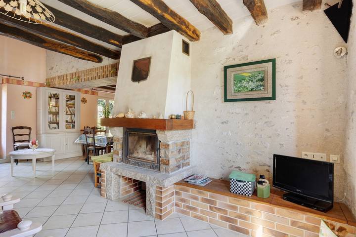 Gîte « Le Prieuré De Suzon » avec terrasse privative, jardin commun et Wi-Fi in Tourailles, Vallée de la Loire