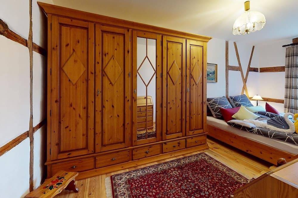 Ganze Wohnung, Ferienwohnung mit 115 qm Wohnfläche im 1. Obergeschoss in Sonneberg, Frankenwald