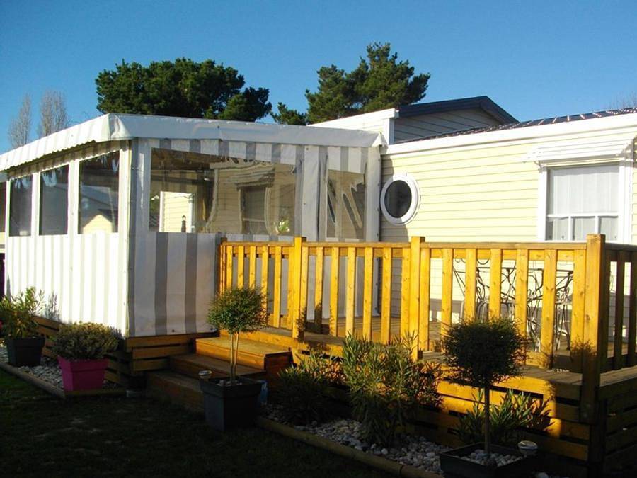 Sailor's Paradise - Cozy Mobile Home with Pool, WiFi & Parking in Brem-sur-Mer, Loire Valley