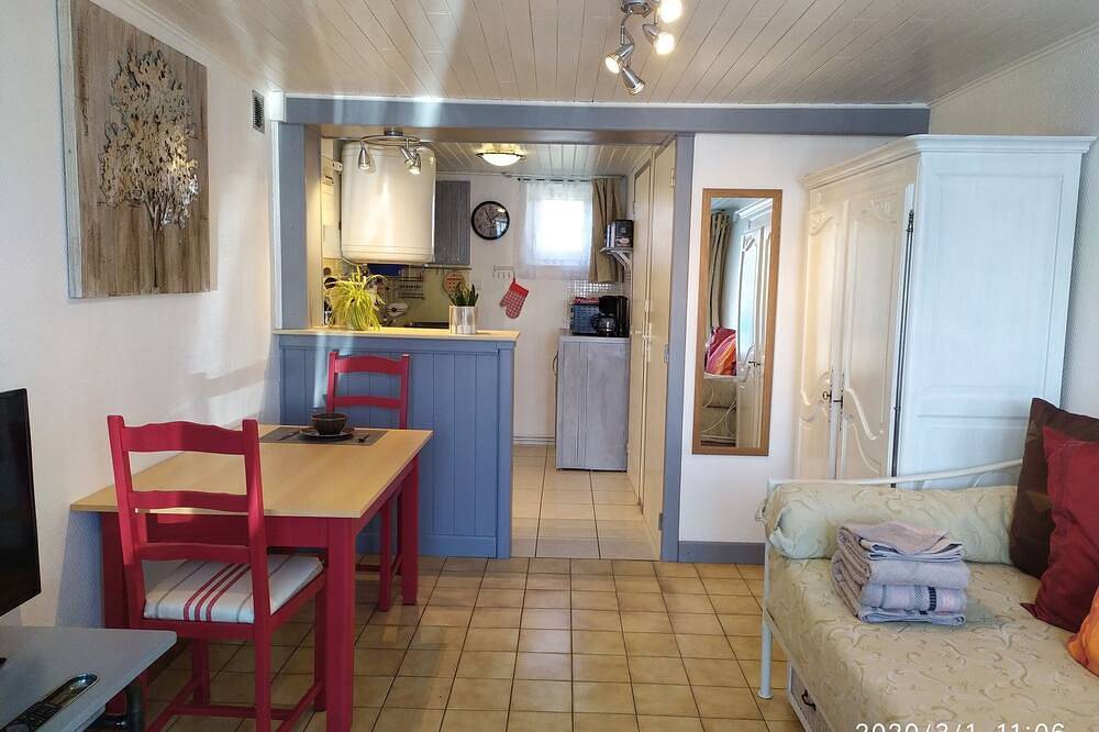Apartamento entero, Alojamiento cálido y acogedor cerca del centro de la ciudad. in Bourg-en-Bresse, Región de Bourg-en-Bresse