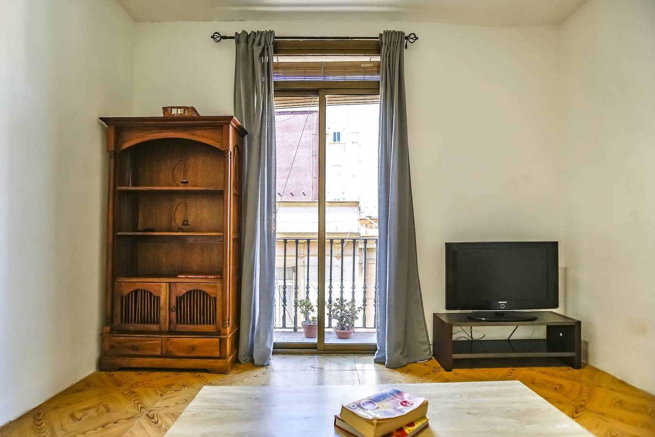 Apartamento entero, Apartamento de vacaciones para 5 personas con jardín in Centro Barcelona, Barcelona