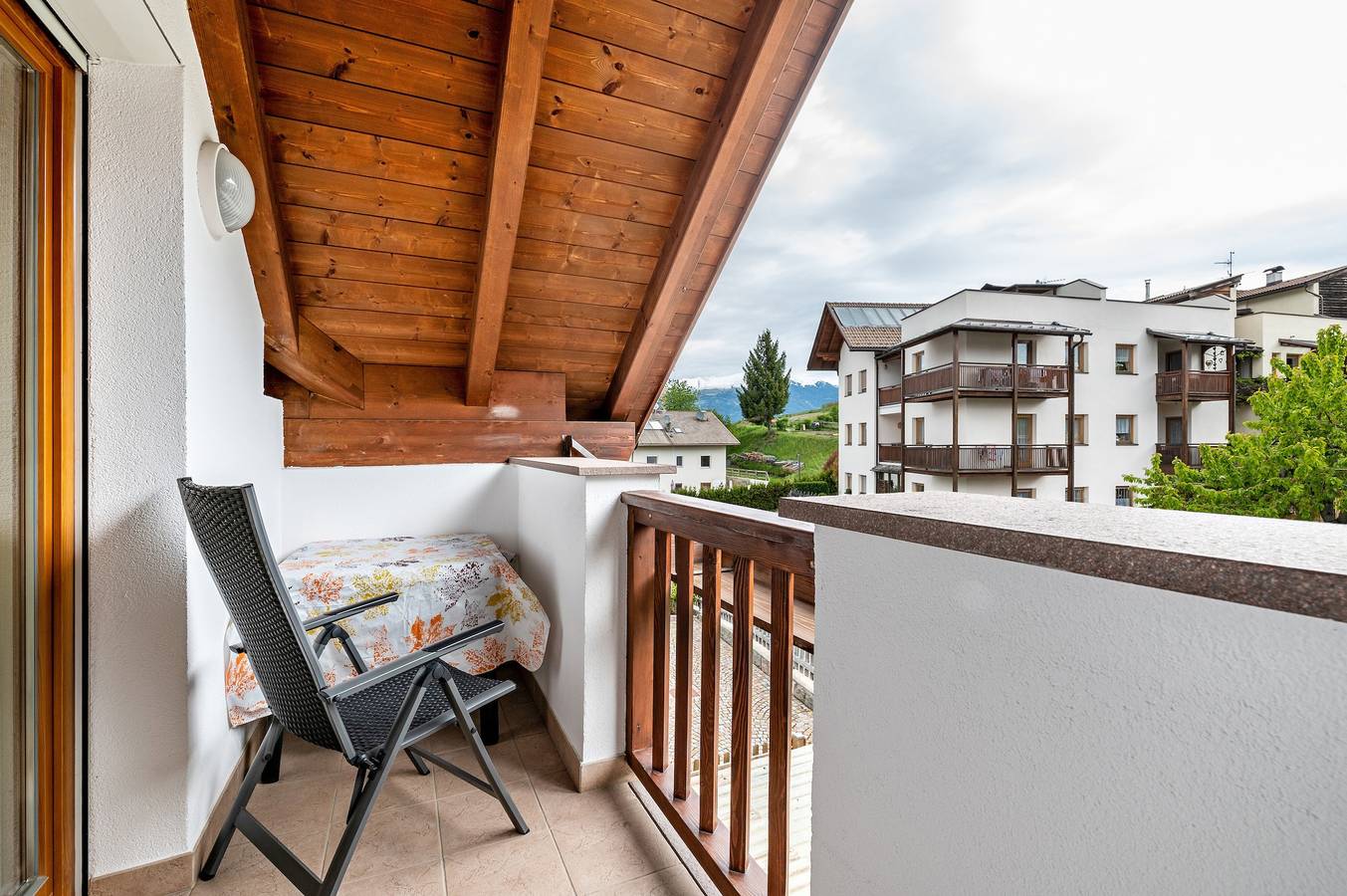 Appartamento intero, Appartamento "Bergweg" con vista sulle montagne e terrazza privata in Laion, Dolomiti Superski