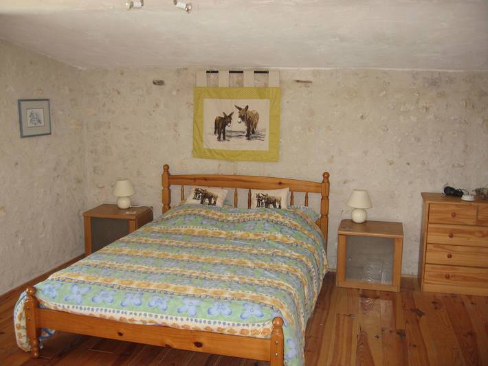 Gîte pour 4 personnes, avec piscine, adapté aux familles dans Boisne La Tude - 4