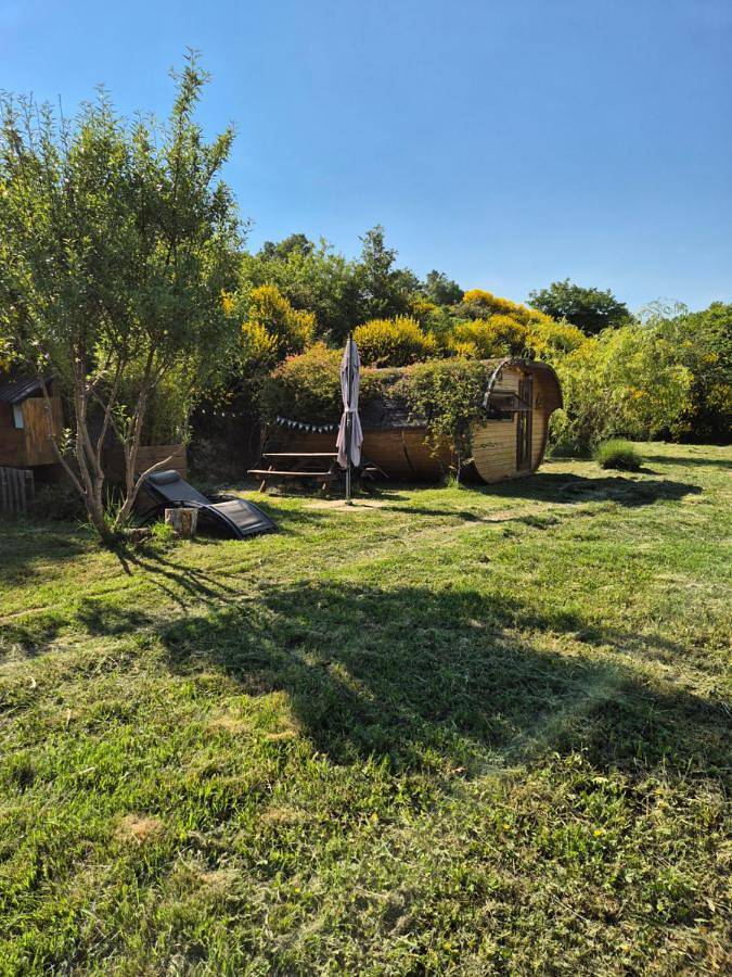 Chambre d’hôte pour 4 personnes, avec Terrasse et Jardin ainsi que Piscine et Vue