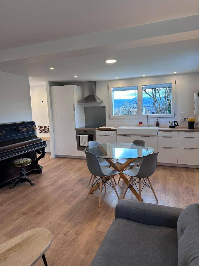 Gîte pour 2 personnes, avec vue et jardin dans Saint-Joseph (Loire)