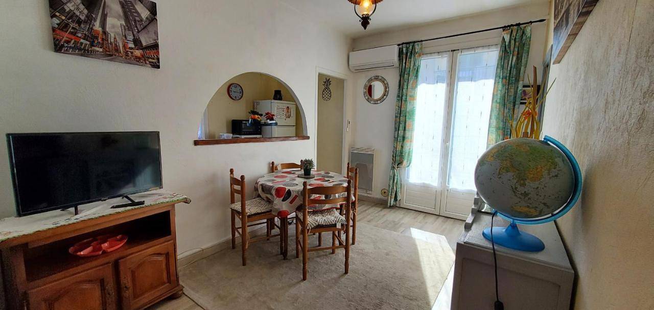 Appartement entier, Apartment with Balcony in Fréjus, Côte méditerranéenne (France)