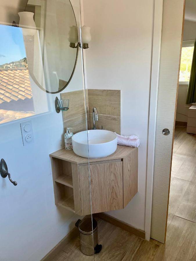 Chambre d’hôte pour 3 personnes, avec vue et terrasse, animaux acceptés à Bormes-les-Mimosas - 2