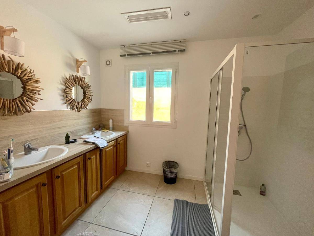 Three-Bedroom Villa in Vinon-sur-Verdon, Région de Brignoles