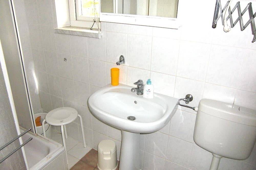 Ganze Wohnung, Großzügige Wohnung in Ulrichshusen mit Seeblick und Terrasse in Schwinkendorf, Moltzow