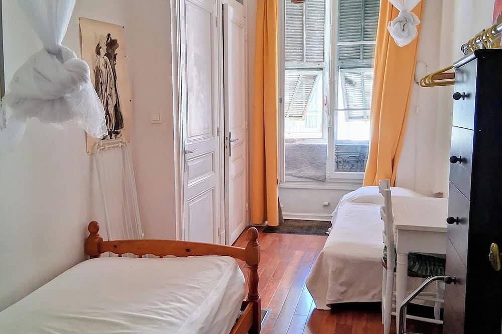 Double room, Nice, 10 mins from the beach, private shower + Wc in Nizza, Nizza und Umgebung