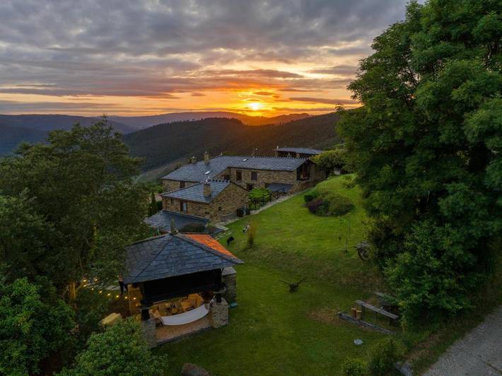 Casa rural para 3 personas, con Balcón y Terraza además de Jardín y Vistas en Mariña Oriental