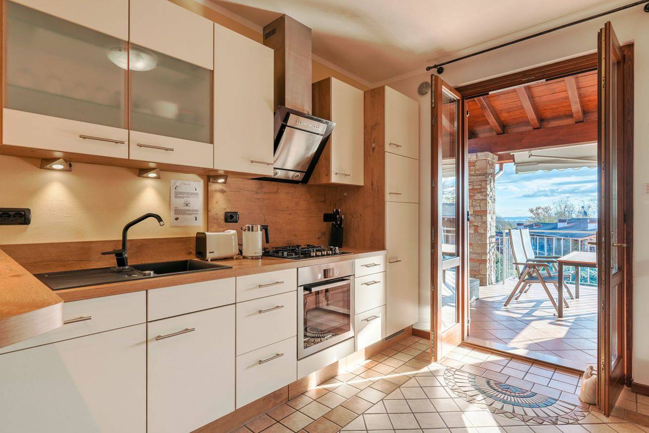 Ganze Wohnung, Ferienwohnung für 4 Personen mit Balkon/Terrasse in Polpenazze del Garda, Gardasee-Berge