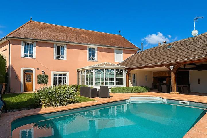 Location de vacances pour 14 personnes, avec jardin et jacuzzi à Saint-Martin-d'Ablois