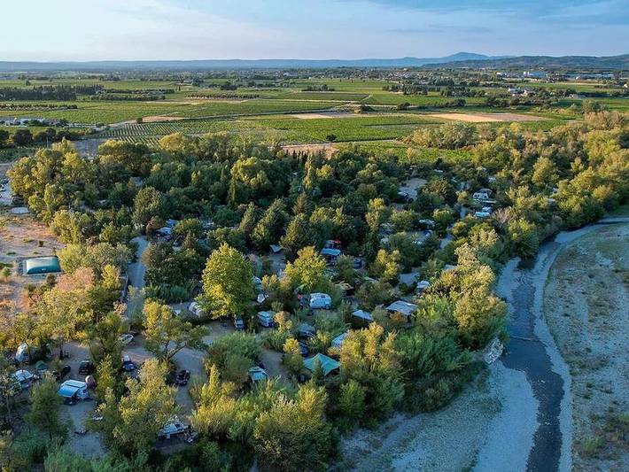 Camping pour 4 personnes, avec Terrasse et Piscine
