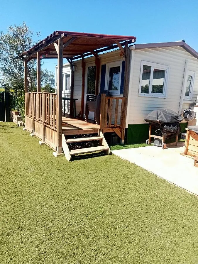 Apartamento de vacaciones para 5 personas, con vistas además de piscina y jardín - 1