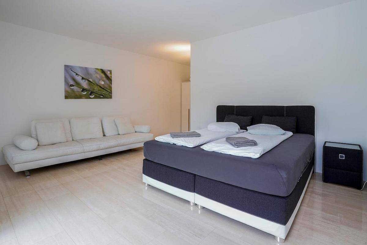 The Glass House & Spa in Caslano, Luganersee