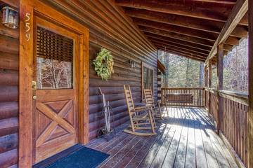 Log Cabin for 7 Guests in Pigeon Forge, Sevier County, Picture 3