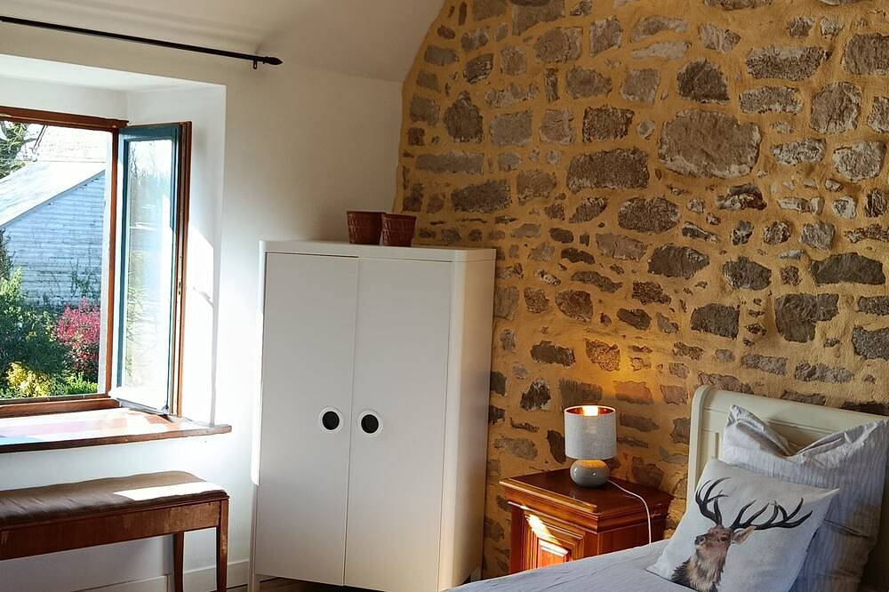 Country house with fireplace, right next to trails. Pets welcome! in Mégrit, Dinan und Umgebung